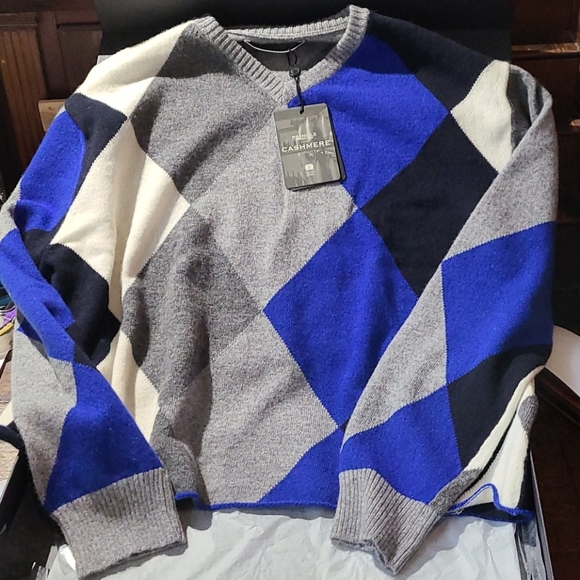 Female, never worn, medium Pringle Argyle sweater - Picture 3 of 3